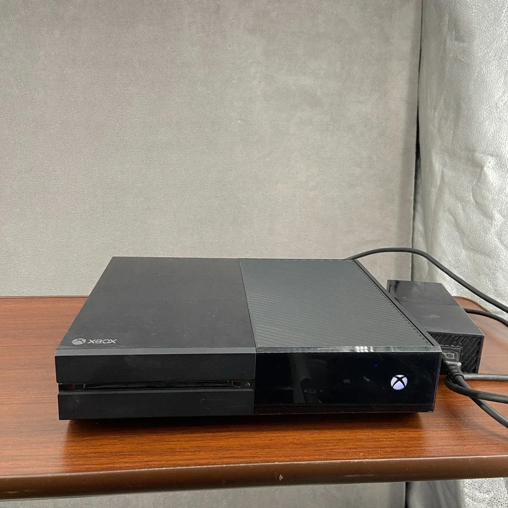 Microsoft Xbox One 1540 Home Console Black w/ White Controller & Power Supply